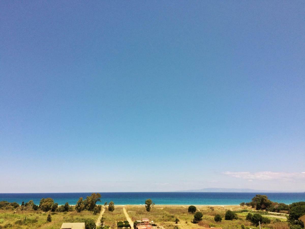 Tyrrhenian Sea Apartment Торре-Фаро Екстер'єр фото